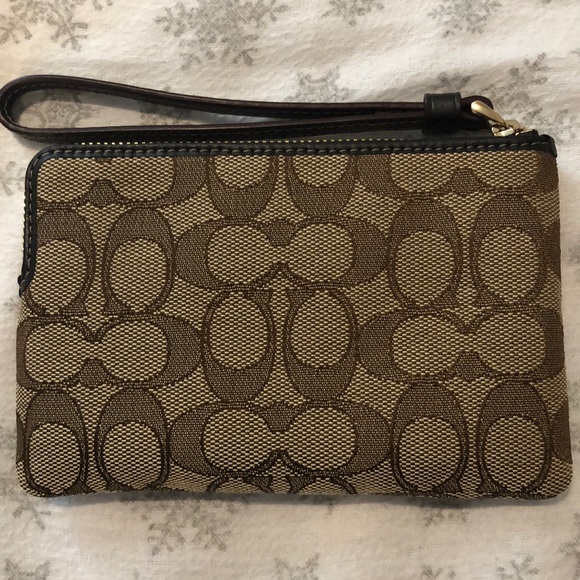 Coach wristlet. Authentic. - Picture 4 of 8